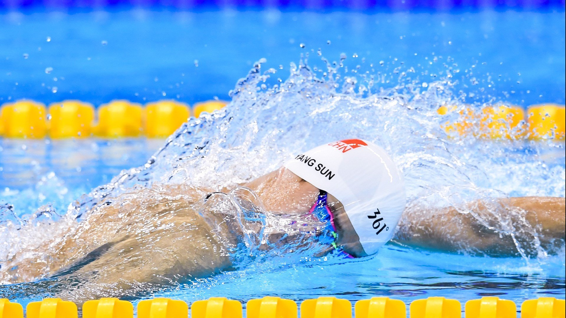 世界田径：肯尼亚跑者再创新高，刷新赛场纪录！，肯尼亚长跑运动员名单